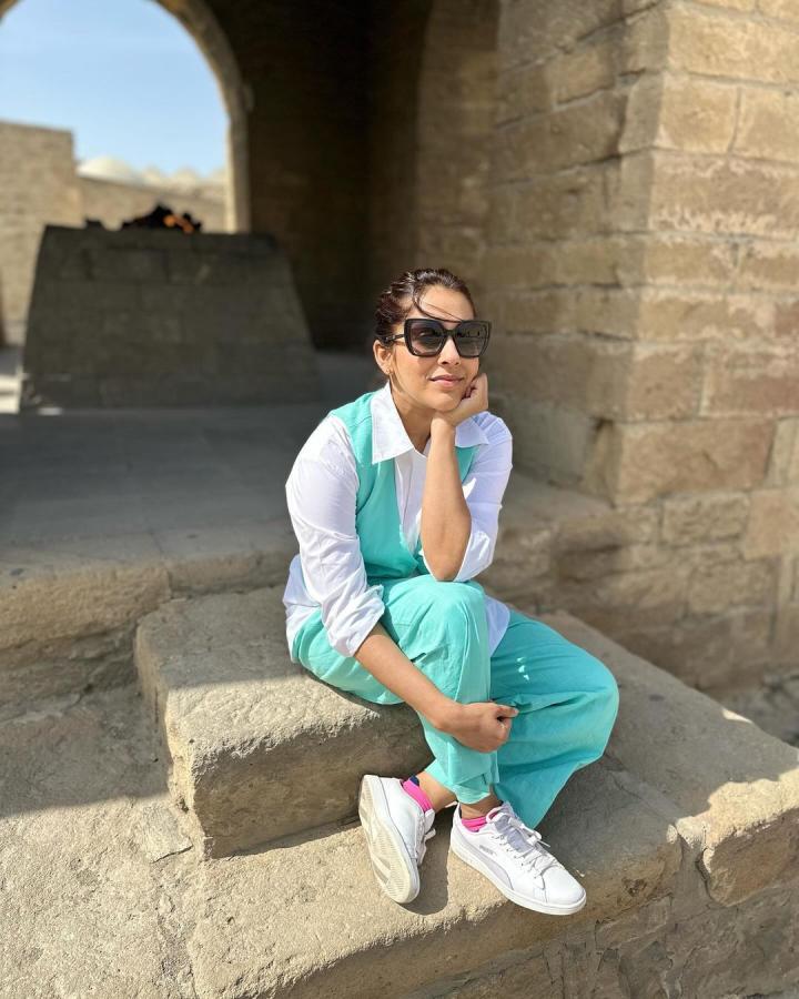 Anchor Rashmi Gautam Vacation Birthday Photos Goes Viral9