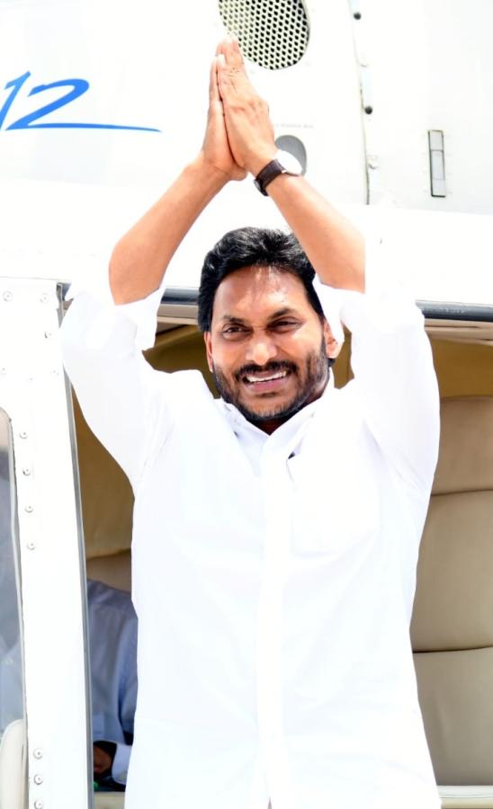 CM YS Jagan Mohan Reddy Public Meeting Ichapuram Srikakulam District Photos14