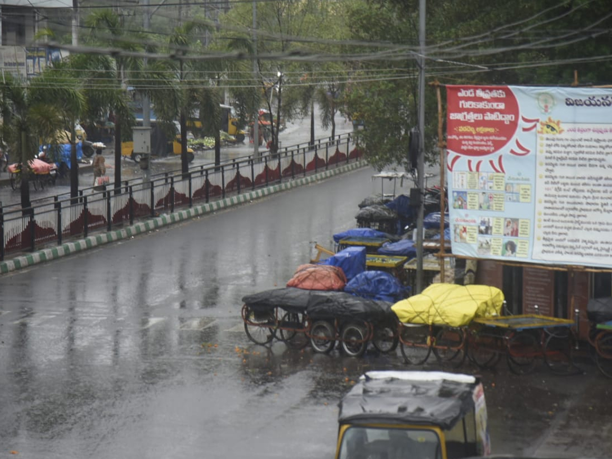 Heavy Rains In Andhra Pradesh11