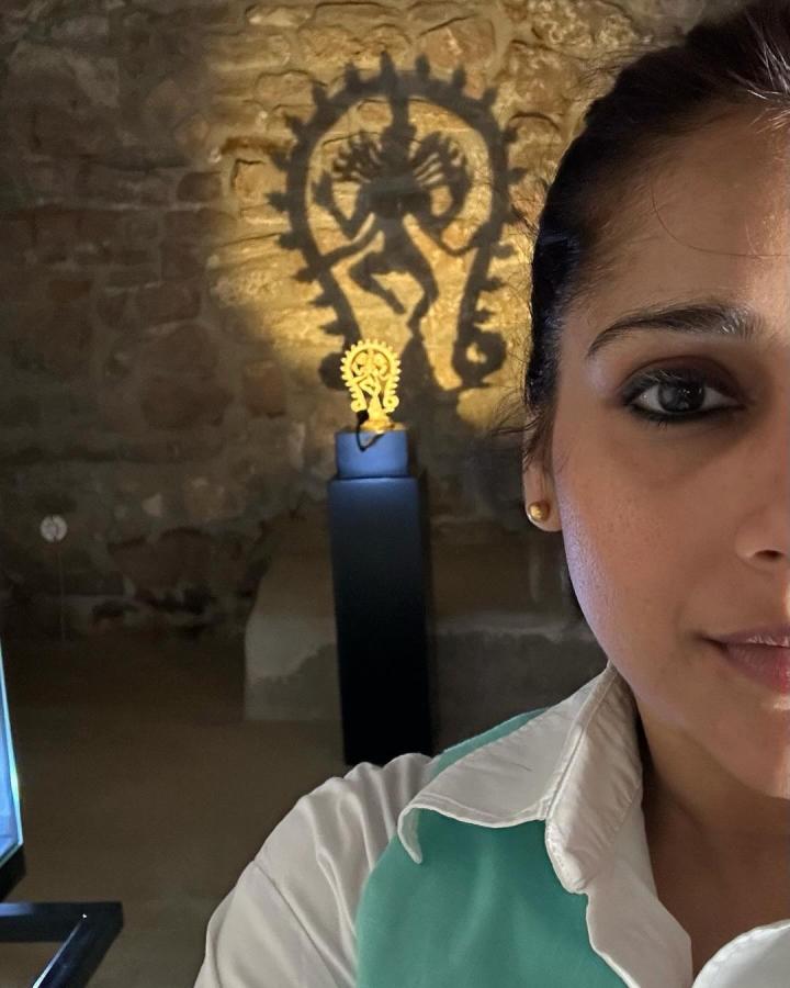 Anchor Rashmi Gautam Vacation Birthday Photos Goes Viral4