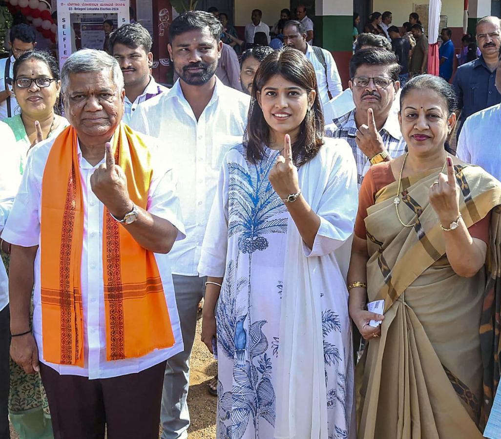  3rd Phase of Lok Sabha Election Polling Photo14