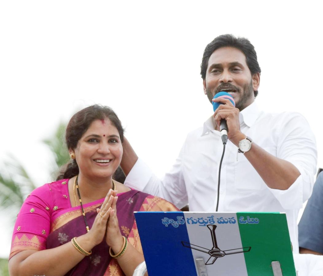 CM YS Jagan Mohan Reddy Public Meeting Ichapuram Srikakulam District Photos4