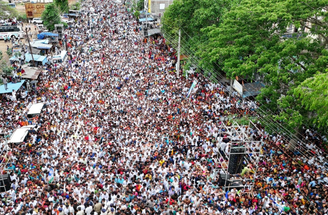 CM YS Jagan Mohan Reddy Public Meeting Ichapuram Srikakulam District Photos5