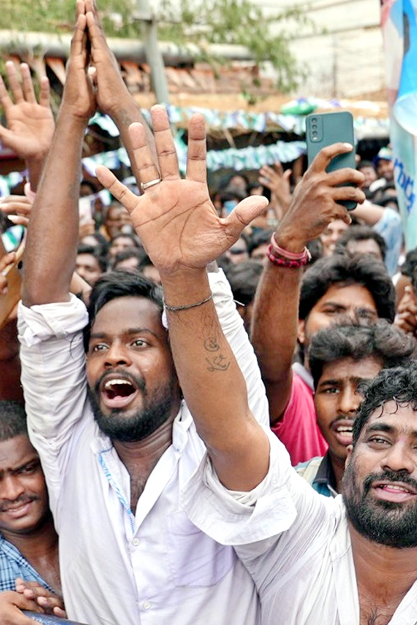 AP CM YS Jagan Rajanagaram Siddham Election Campaign Photos10