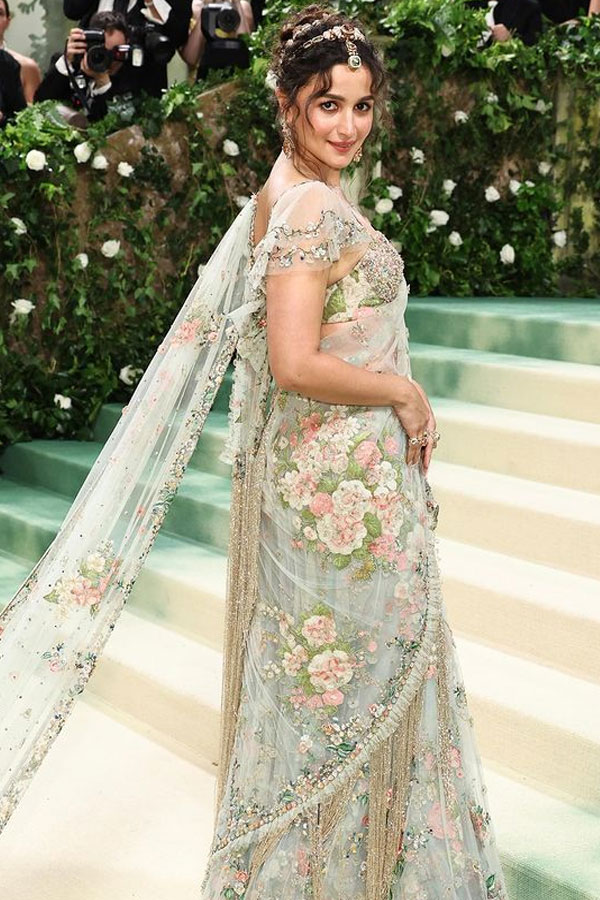 Met Gala 2024: Alia Bhatt Saree Pics Goes Viral12