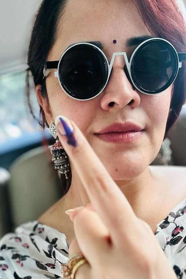 Cine celebrities casting their votes in every election7