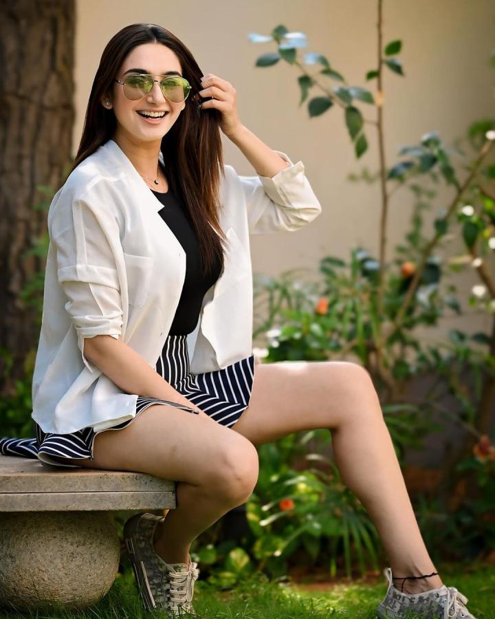 Ragini Dwivedi White Outfit Photos Goes Viral11