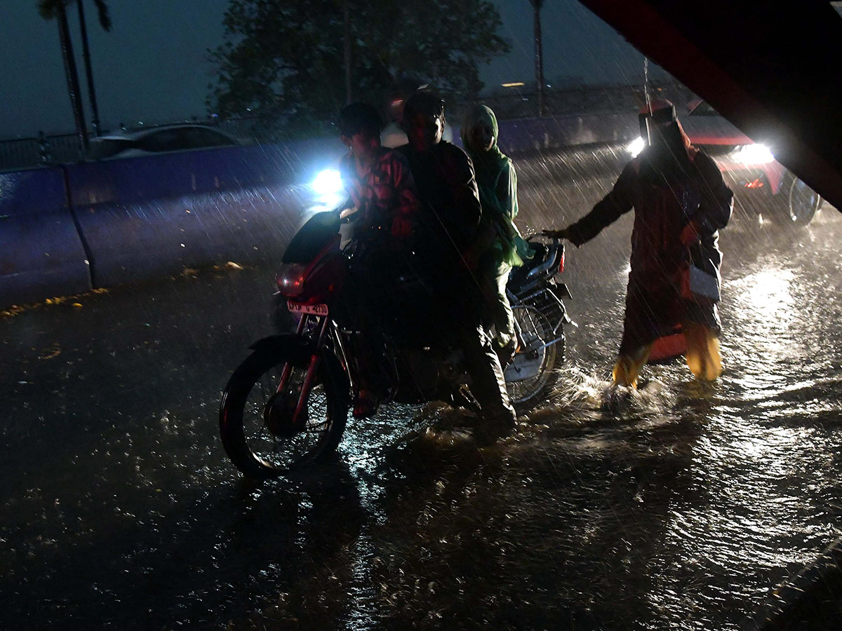 Heavy Rain in Hyderabad Today Photos14