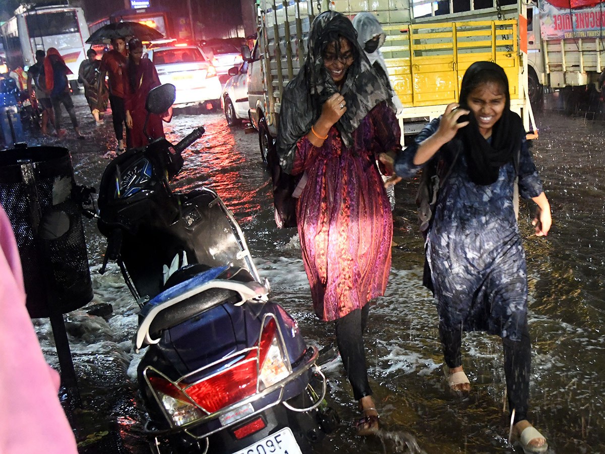 Heavy Rain in Hyderabad Today Photos3