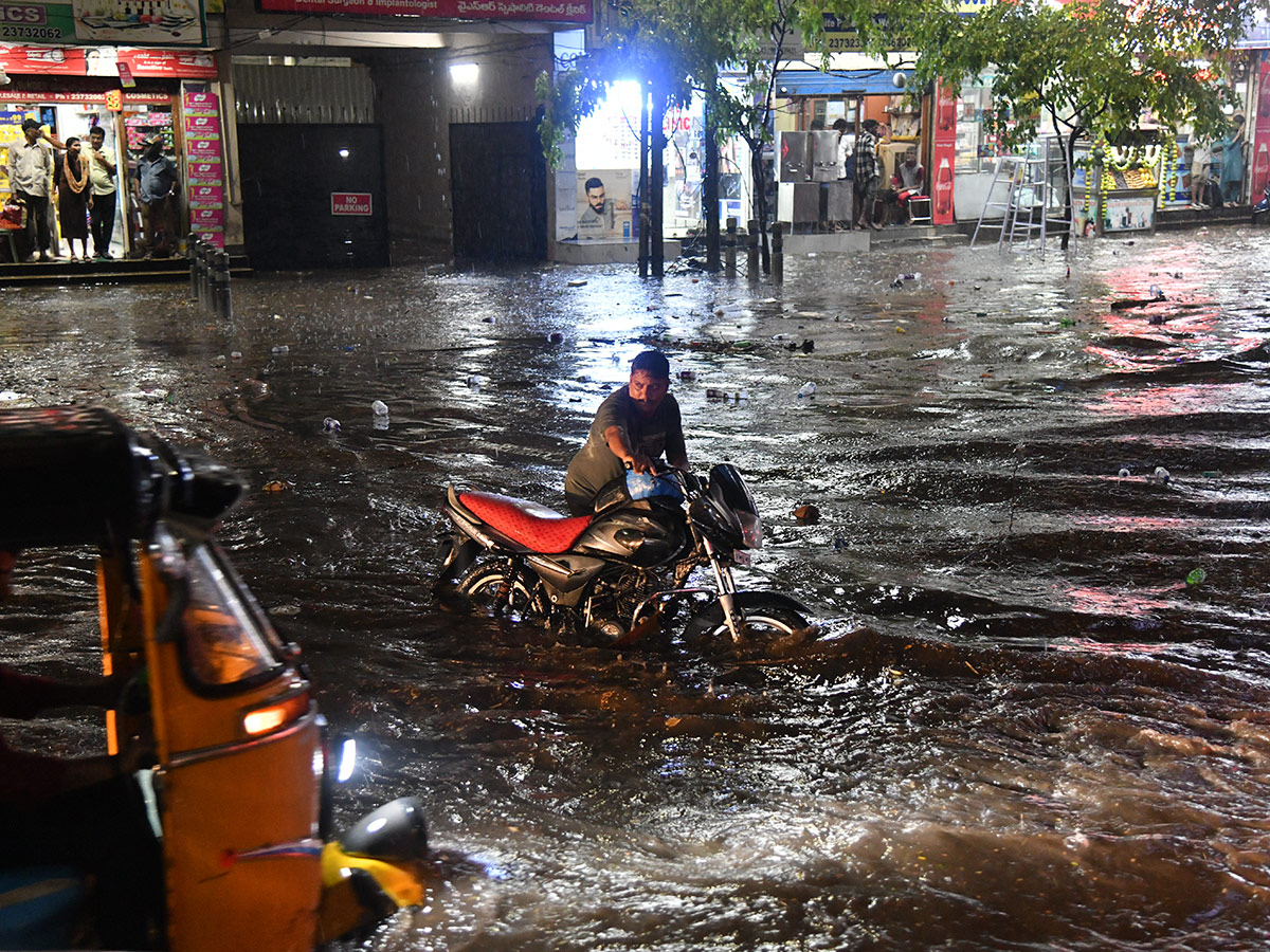 Heavy Rain in Hyderabad Today Photos38