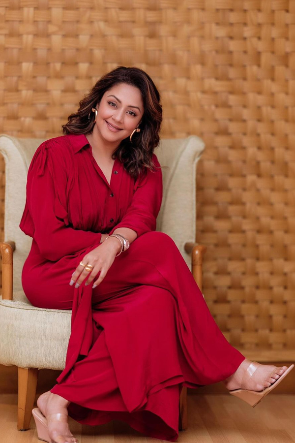 Kollywood Queen Jyothika Stylish Photos Viral7