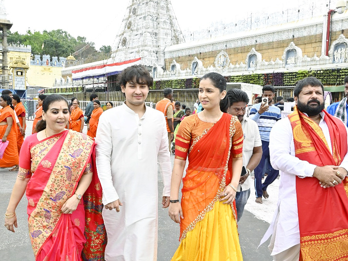 Naina Jaiswal Visits Tirumala with Family Photos1