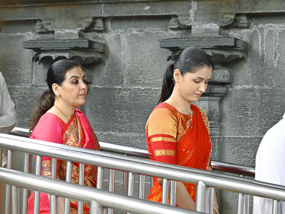 Naina Jaiswal Visits Tirumala with Family Photos3