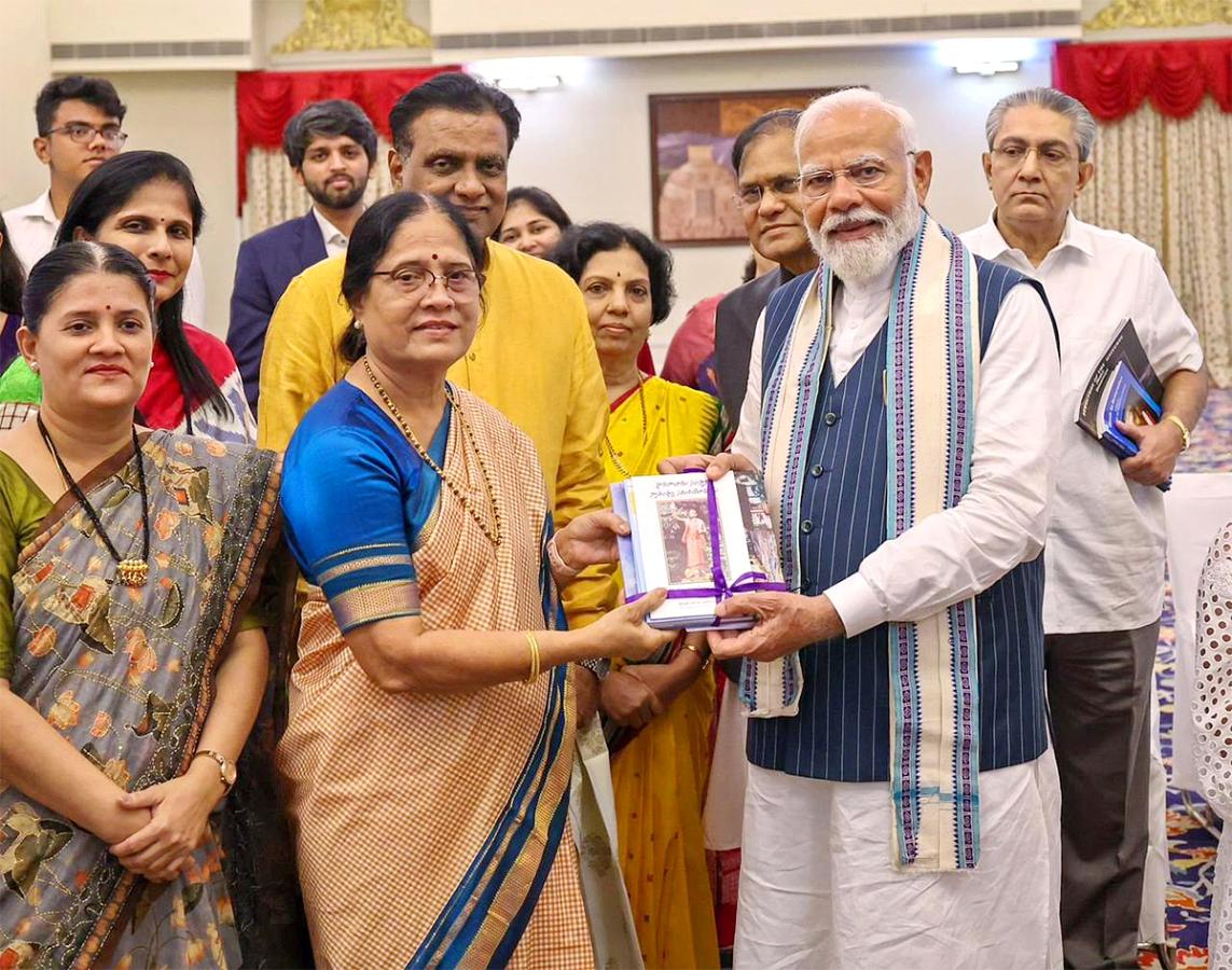 Prime Minister Narendra Modi visits Sri Raja Rajeshwara Swamy temple10