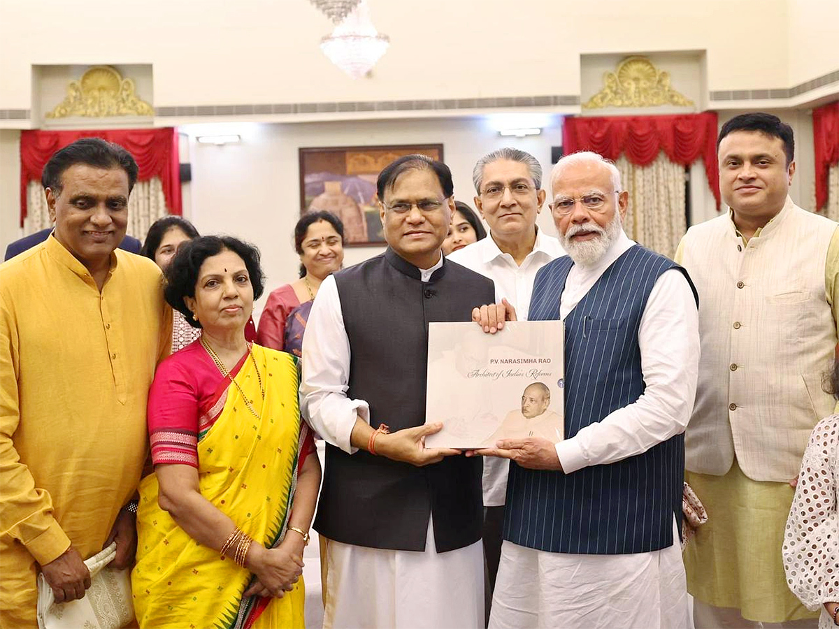 Prime Minister Narendra Modi visits Sri Raja Rajeshwara Swamy temple11