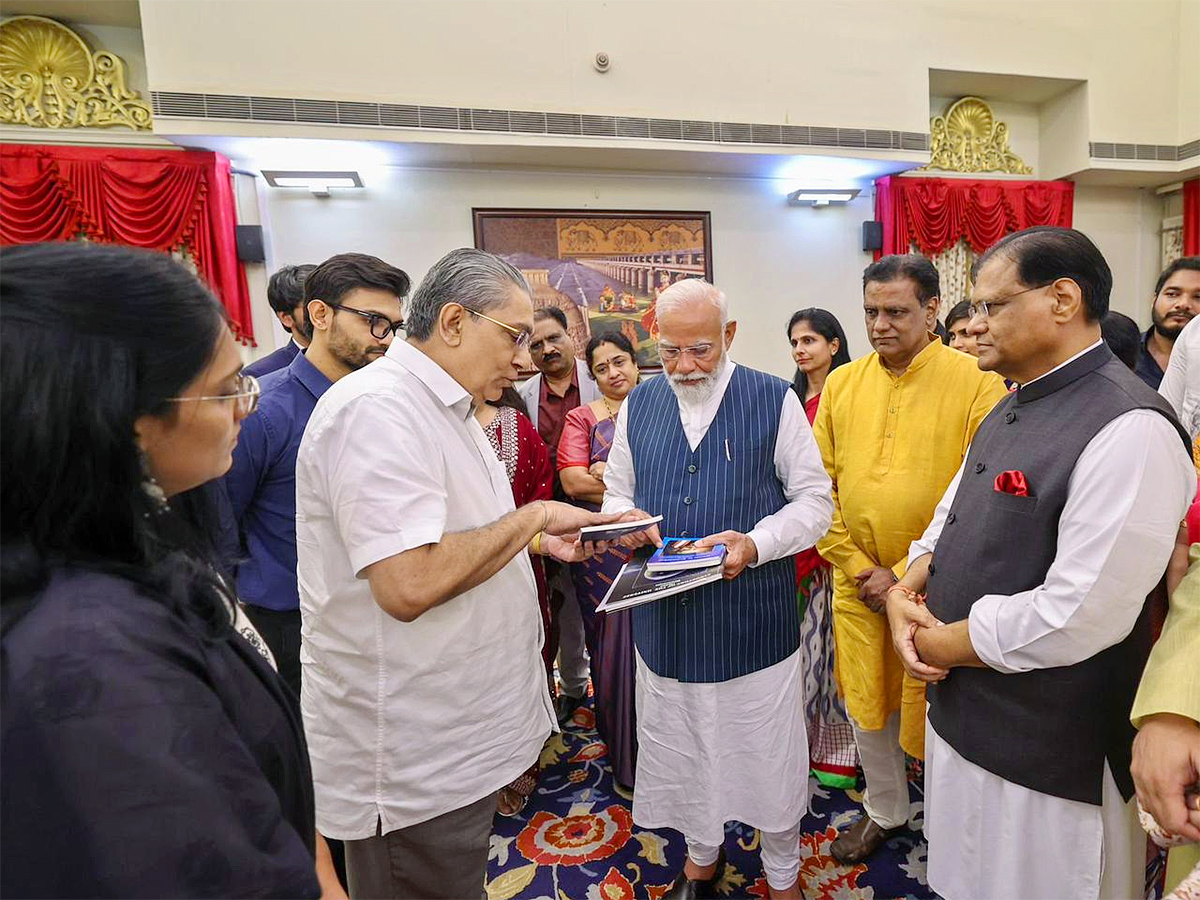 Prime Minister Narendra Modi visits Sri Raja Rajeshwara Swamy temple12