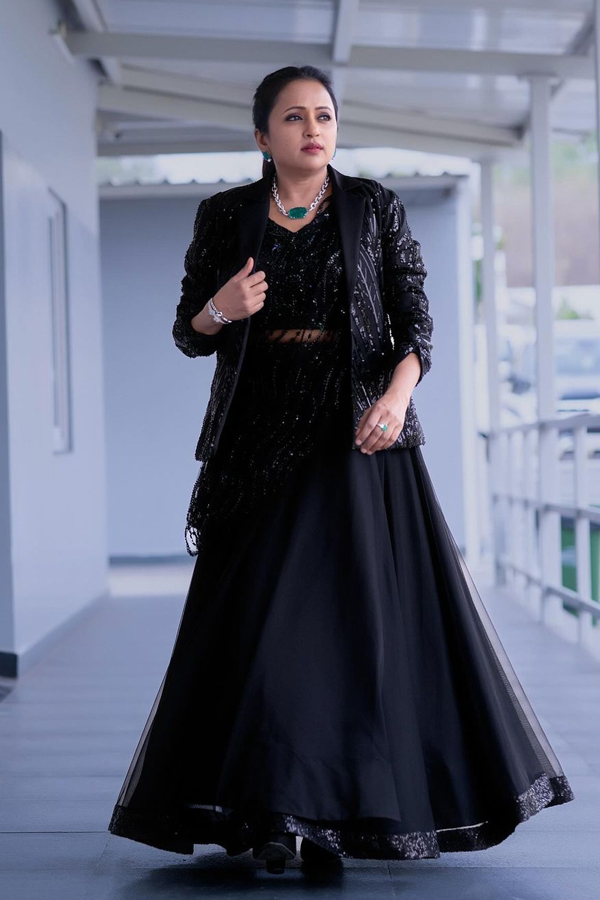 'Life Itself Is A Long Lesson': Suma Kanakala Latest Photos Goes Viral8