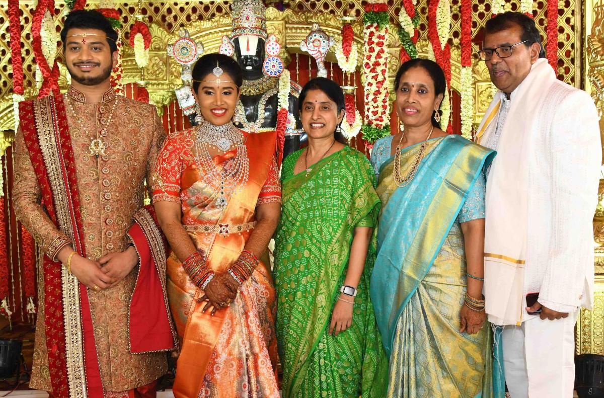 YS Bharathi Attends Sakshi Director PVK Prasad Daughter Marriage1