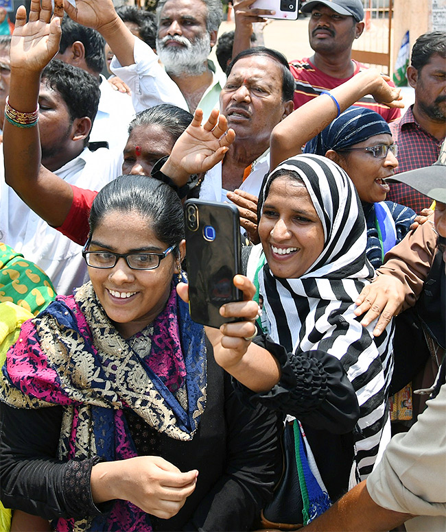 CM ys jagan siddham campaign in kurnool photos12