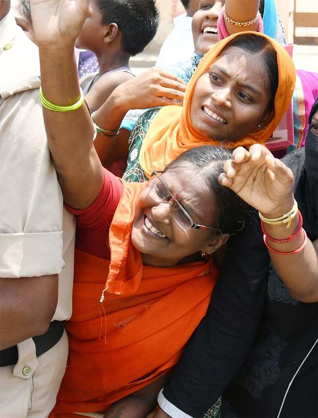 CM ys jagan siddham campaign in kurnool photos13