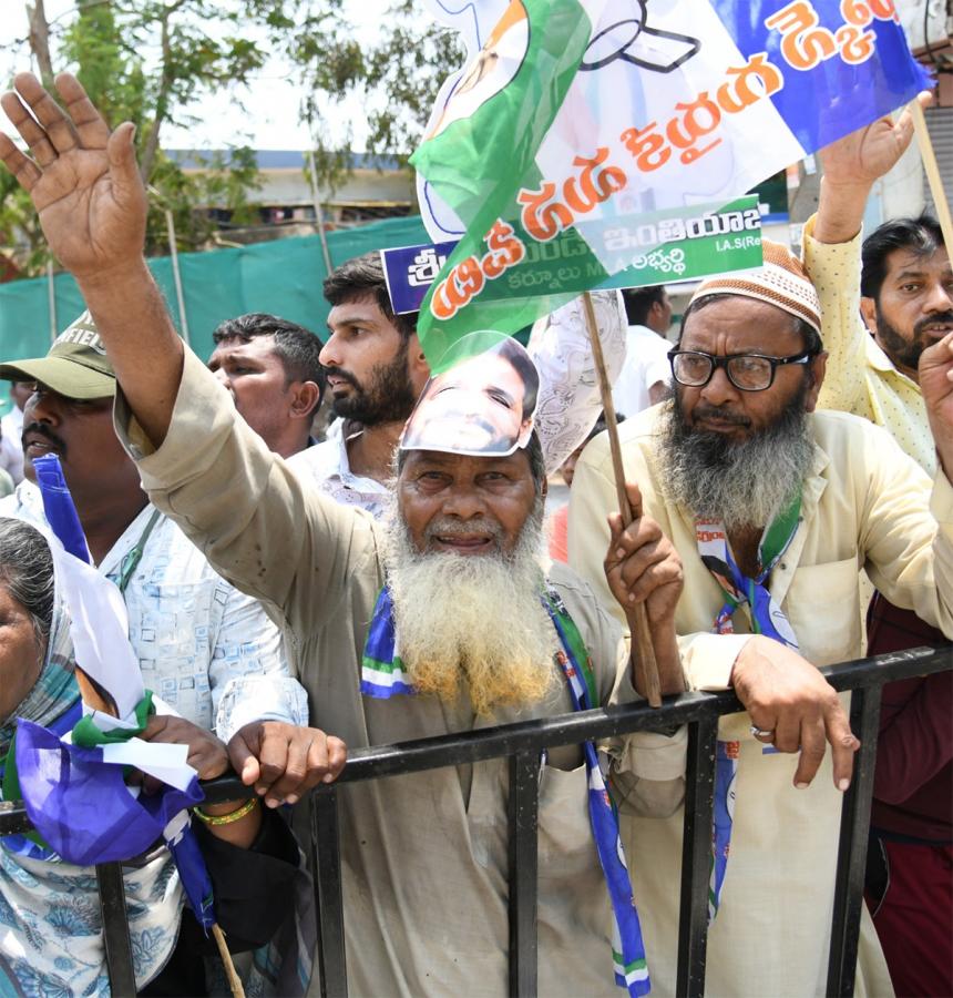 CM ys jagan siddham campaign in kurnool photos14