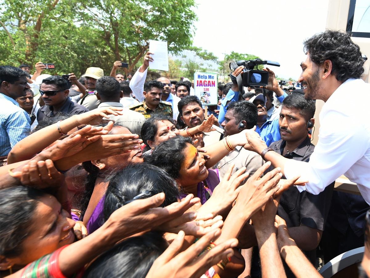 AP CM YS Jagan Memantha Siddham Day 19 Photos1