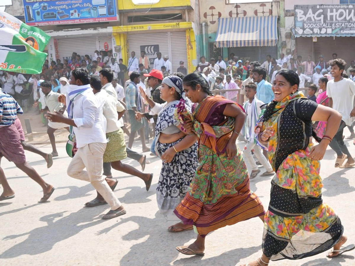 AP CM YS Jagan Public Meeting at Kalyanadurgam Photos18