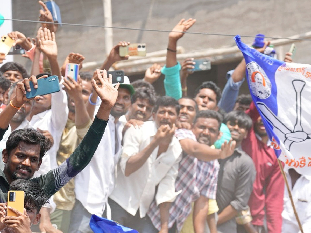 AP CM YS Jagan Public Meeting at Kalyanadurgam Photos19