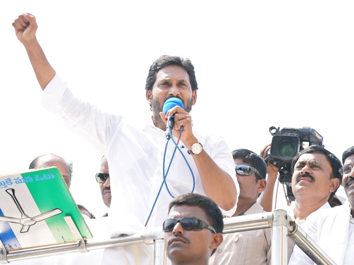 AP CM YS Jagan Public Meeting at Kalyanadurgam Photos23