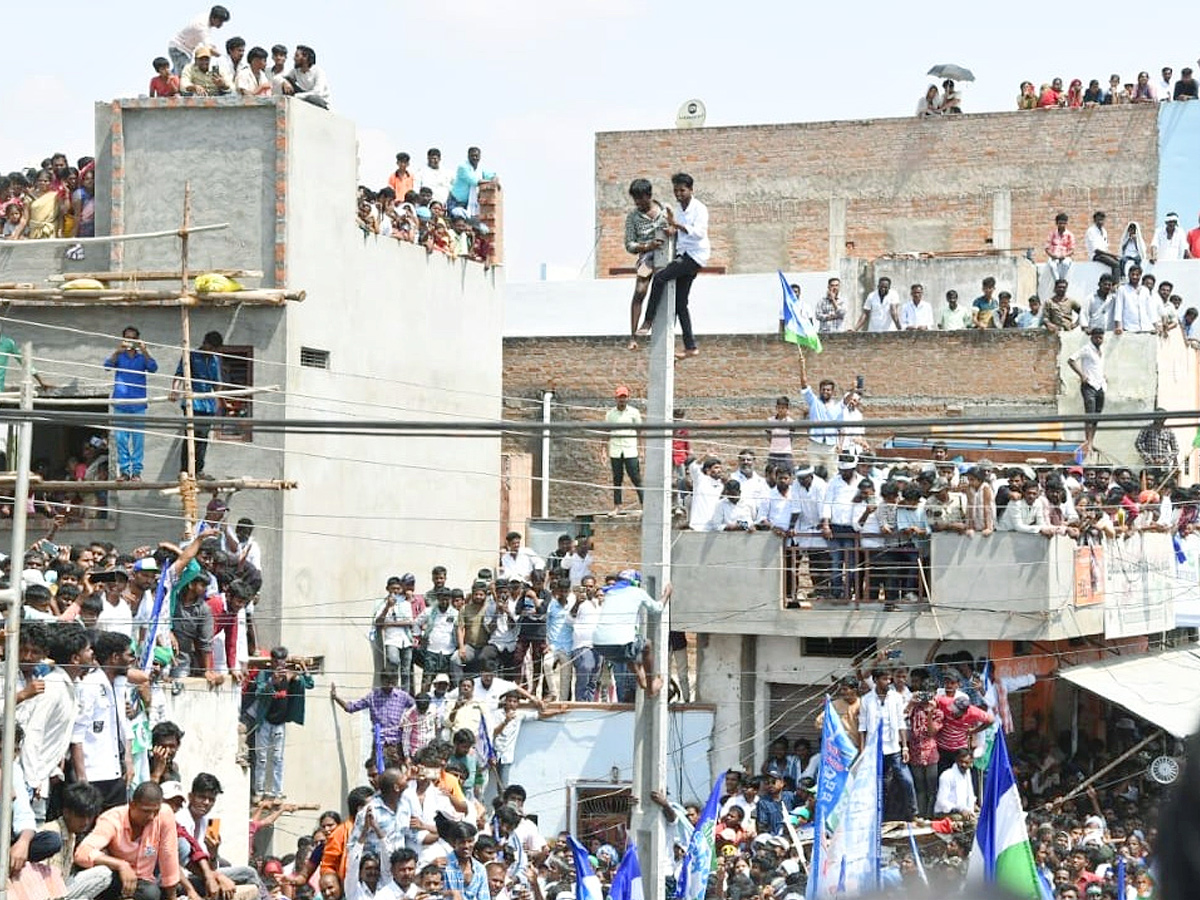 AP CM YS Jagan Public Meeting at Kalyanadurgam Photos3