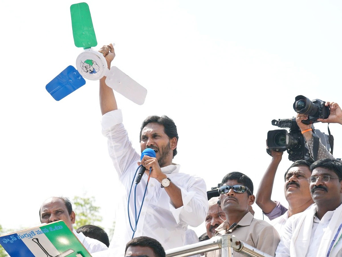 AP CM YS Jagan Public Meeting at Kalyanadurgam Photos26