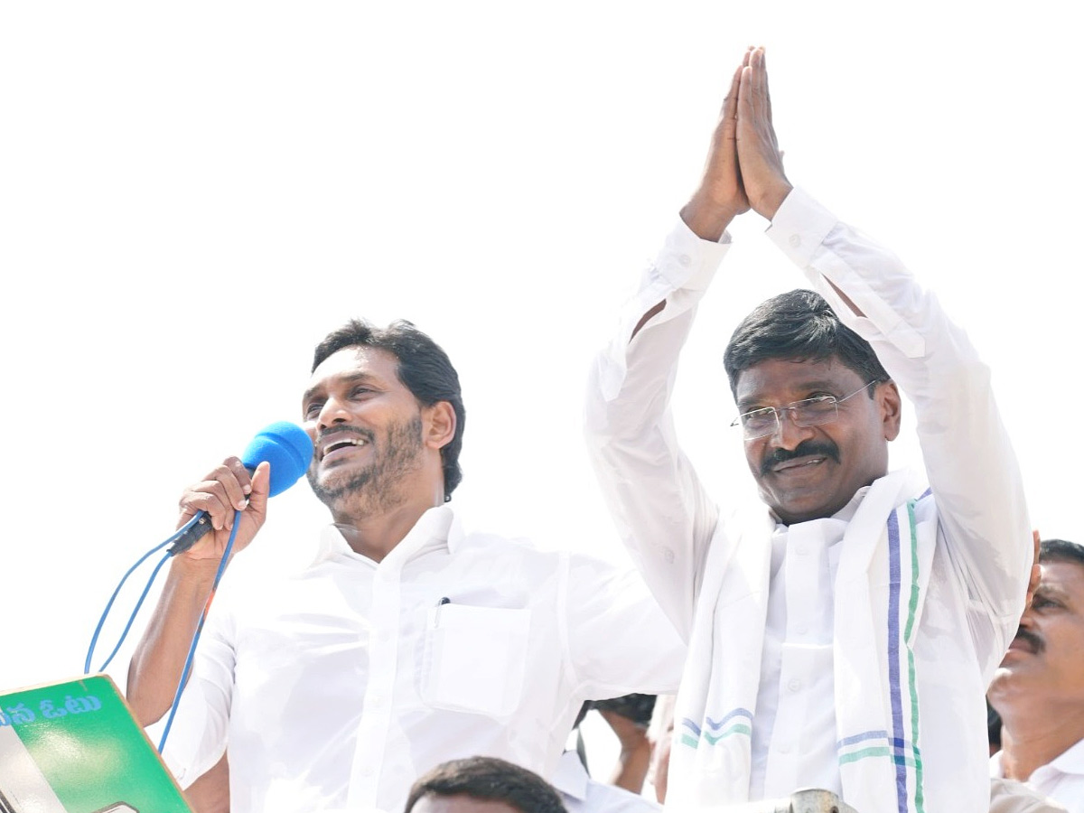 AP CM YS Jagan Public Meeting at Kalyanadurgam Photos27