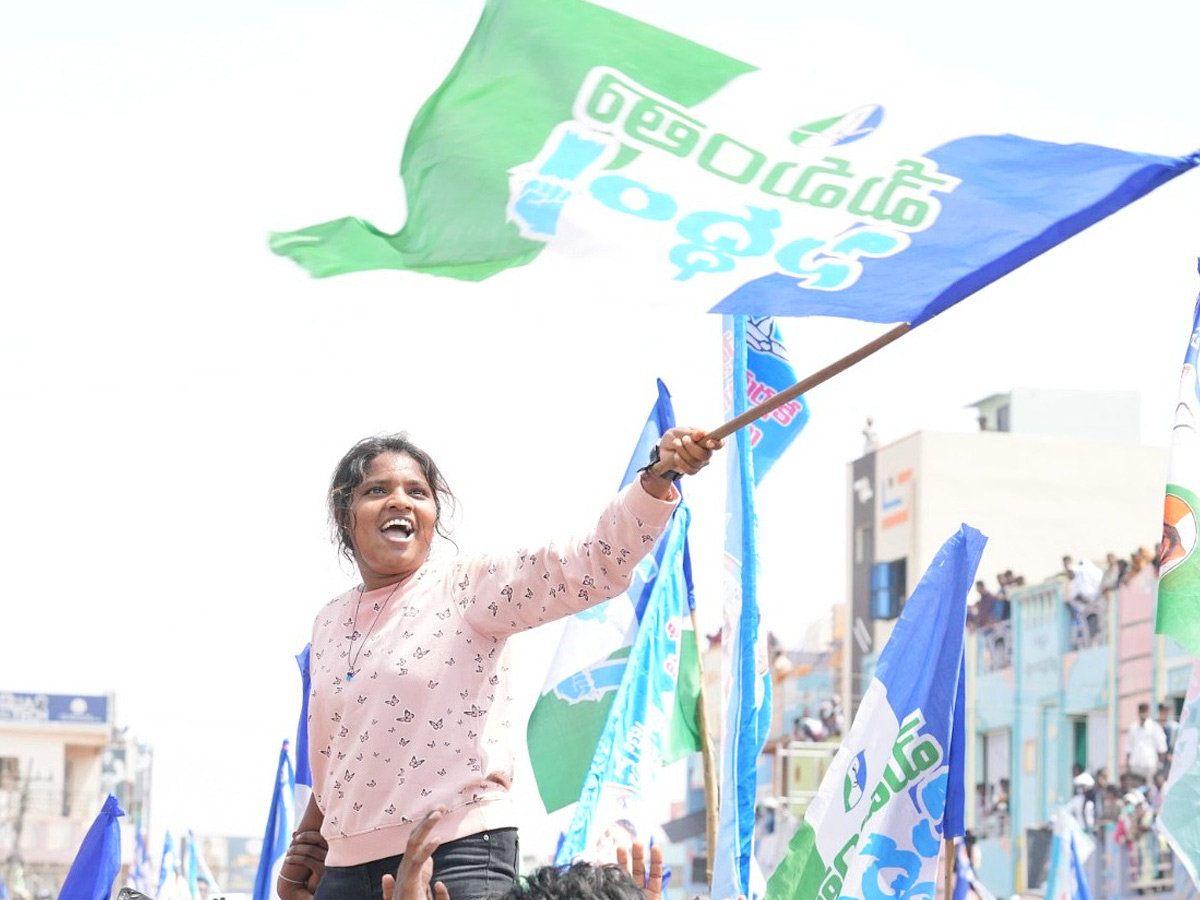 AP CM YS Jagan Public Meeting at Kalyanadurgam Photos28