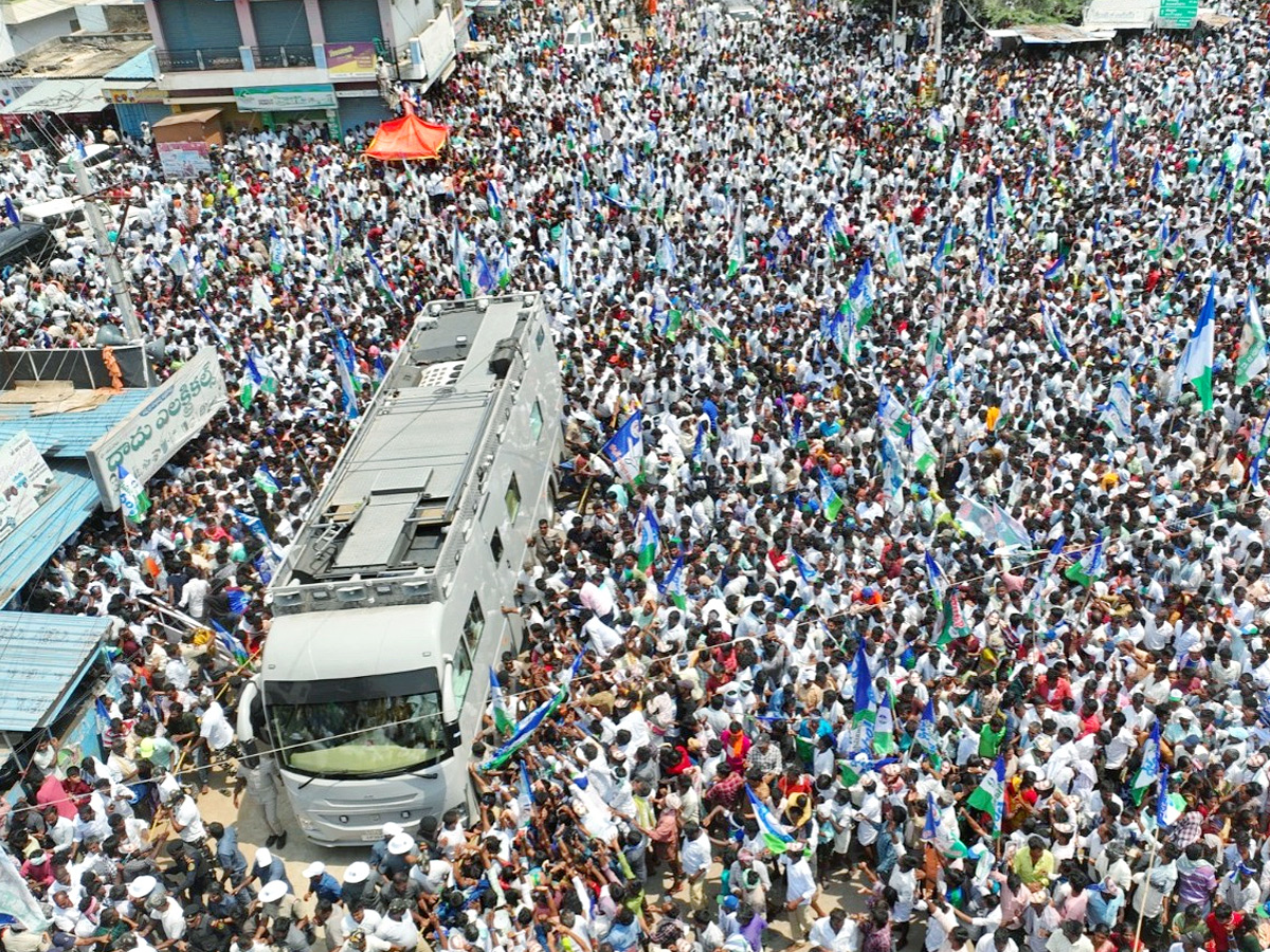 AP CM YS Jagan Public Meeting at Kalyanadurgam Photos11