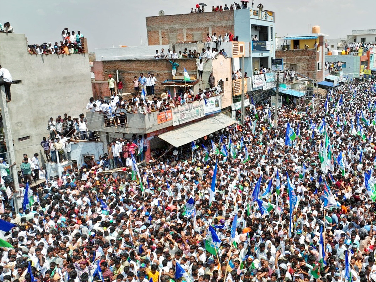 AP CM YS Jagan Public Meeting at Kalyanadurgam Photos12