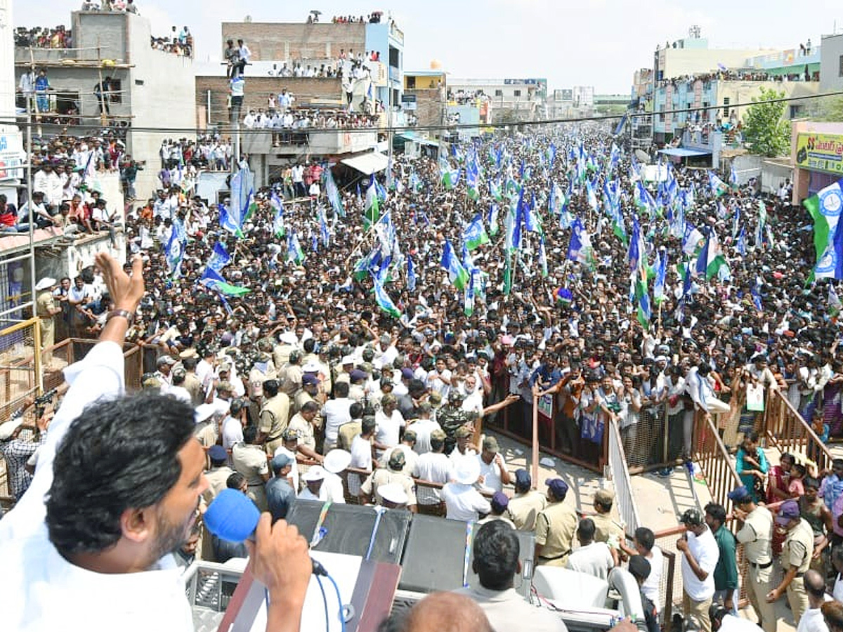 AP CM YS Jagan Public Meeting at Kalyanadurgam Photos5