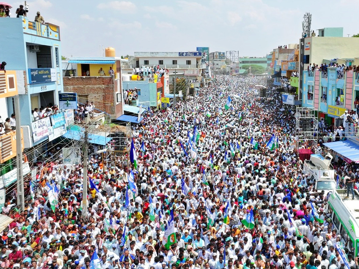 AP CM YS Jagan Public Meeting at Kalyanadurgam Photos8