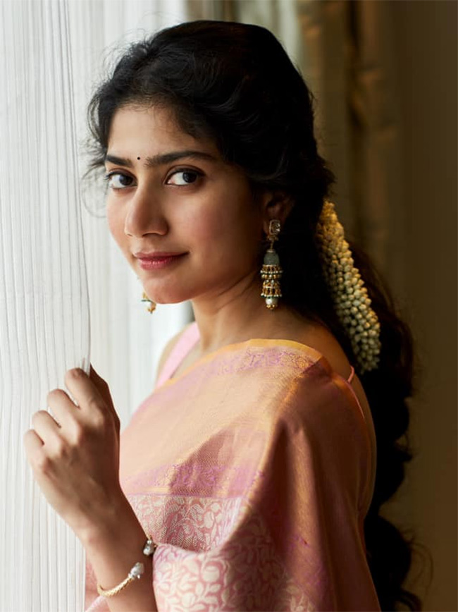 Actress Sai Pallavi Unseen and Rare Photos12