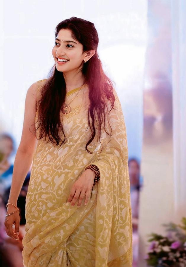 Actress Sai Pallavi Unseen and Rare Photos23