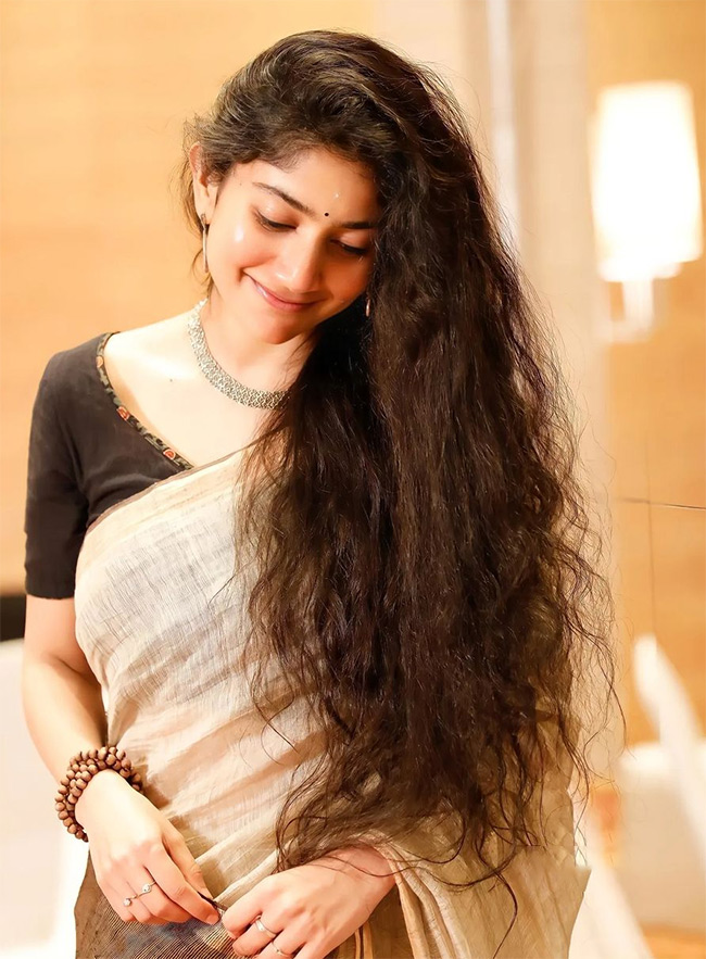 Actress Sai Pallavi Unseen and Rare Photos24