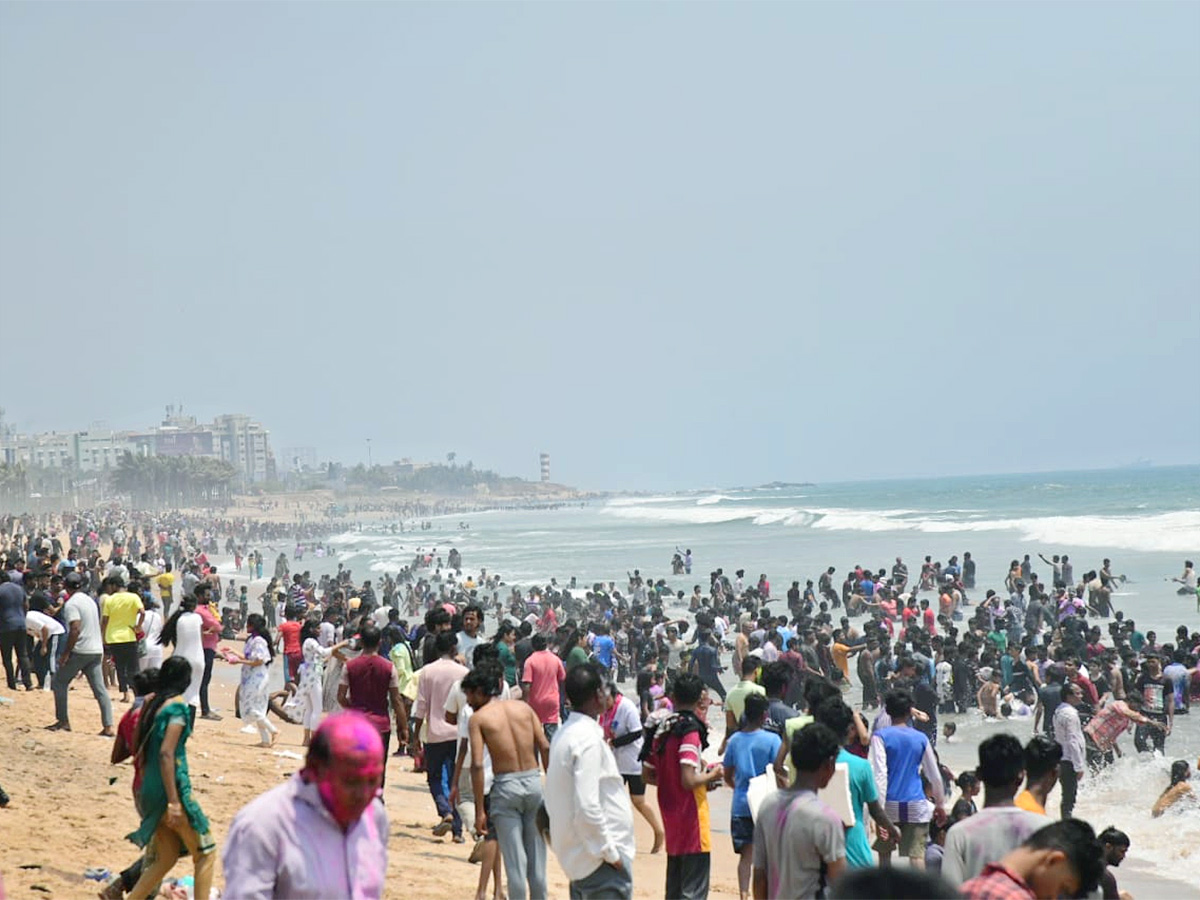 Holi Celebrations at Vizag RK Beach1