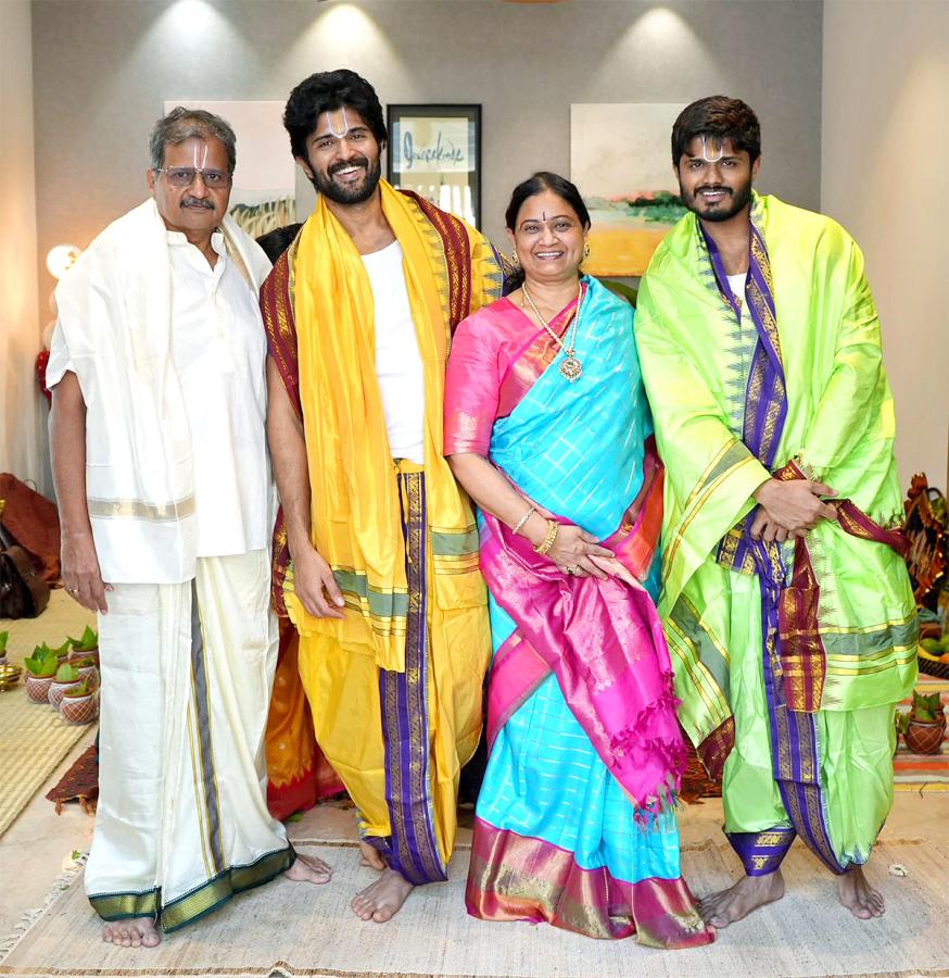 Unseen And Rare Pictures From The Unseen Gallery Of Vijay Deverakonda11