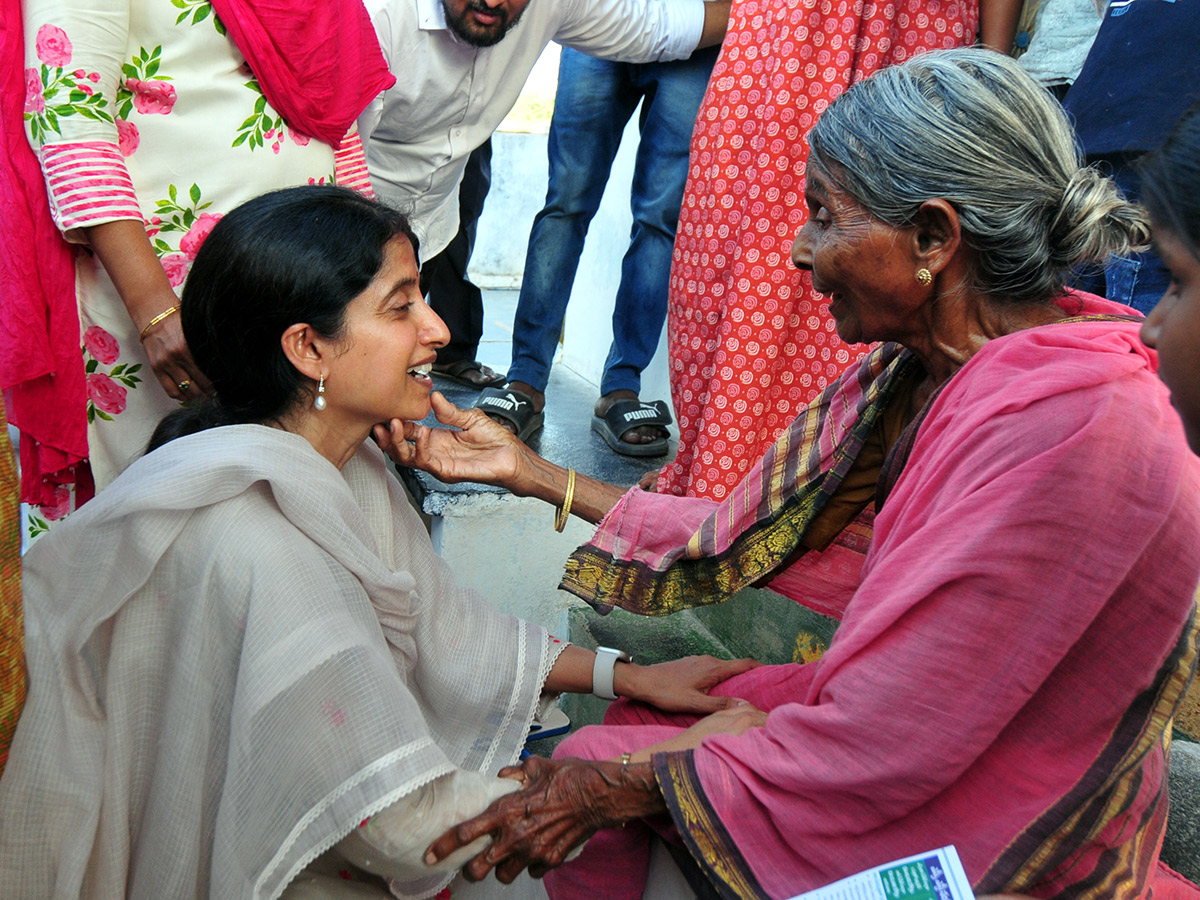 YS Bharathi Election Campaign In Pulivendula Photos1