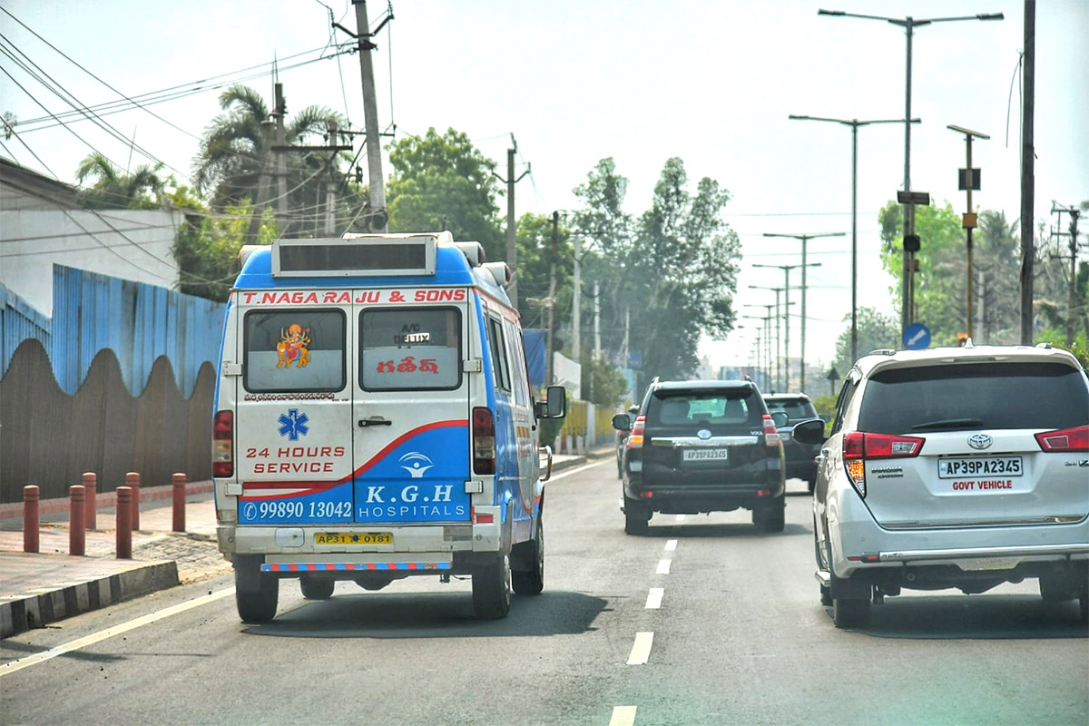 CM Jagan Convoy Gave Way To 108 Ambulance In Tadepalli: Photos1