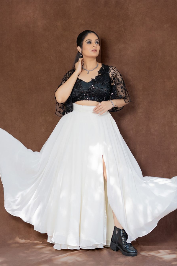 Anchor Sreemukhi Fashion Looks In White Dress, Photos Viral2