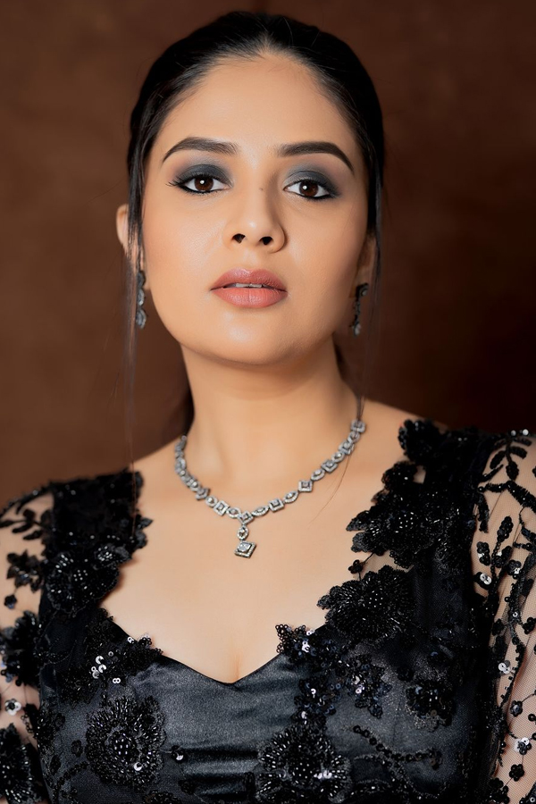 Anchor Sreemukhi Fashion Looks In White Dress, Photos Viral7