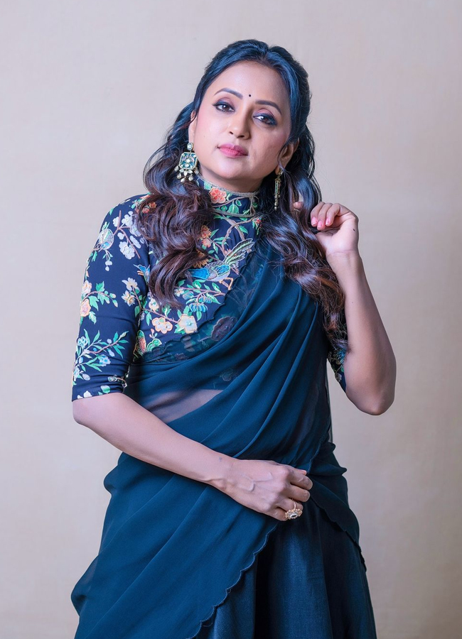 Anchor Suma Kanakala Looks Beautiful In Anarkali Dress 11