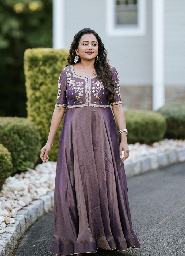 Anchor Suma Kanakala Looks Beautiful In Anarkali Dress 6