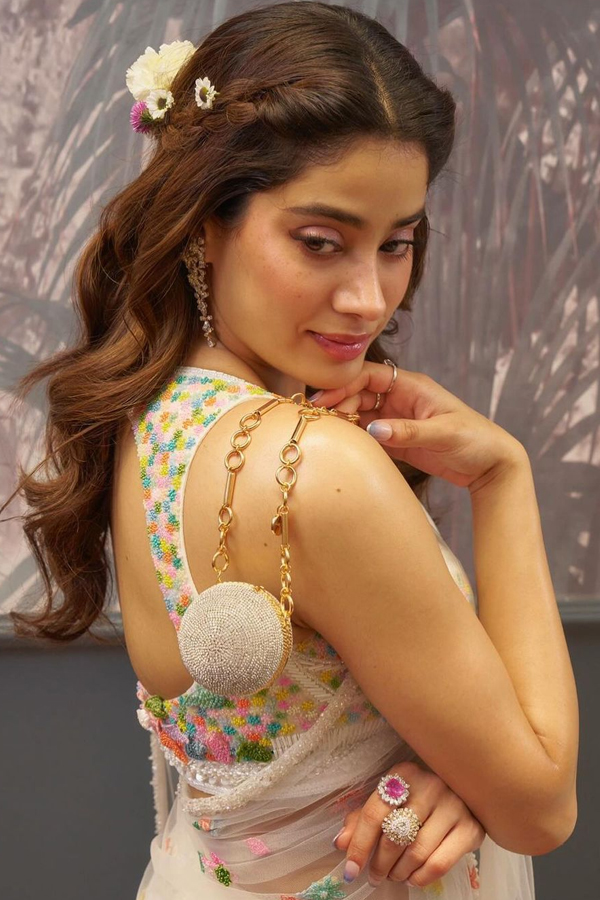 Janhvi Kapoor Fashion On Cricket Themed Outfits And Jewellery Amazing Photos21