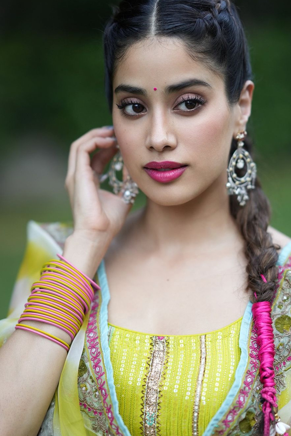 Janhvi Kapoor Fashion On Cricket Themed Outfits And Jewellery Amazing Photos23